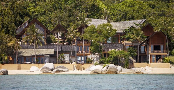 950 sqm villa with fantastic beach and ocean views