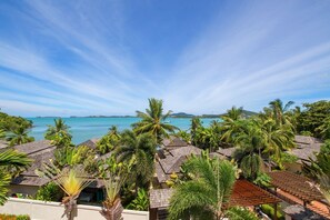 This villa is the ideal tropical sea view villa for a stylish getaway.
