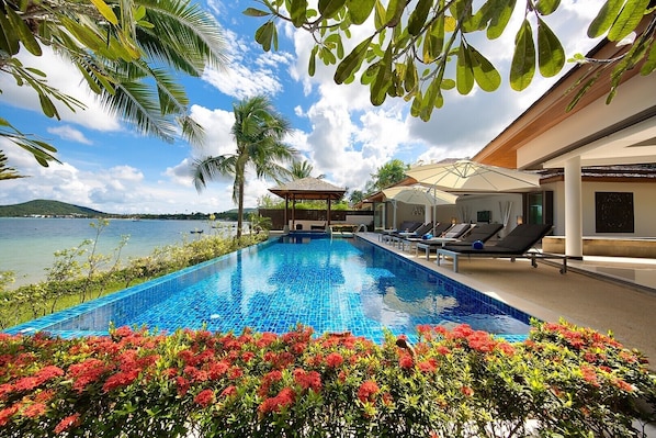 1,247 villa with 12m infinity pool and beach view