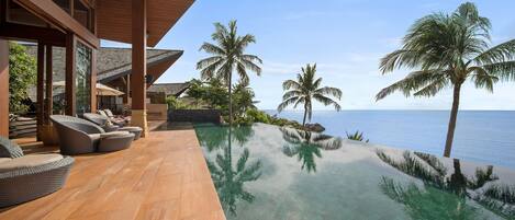 Villa with gorgeous infinity pool and views of the private beach