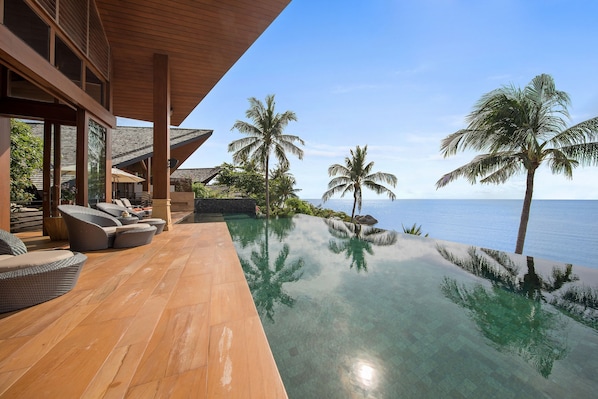 Villa with gorgeous infinity pool and views of the private beach