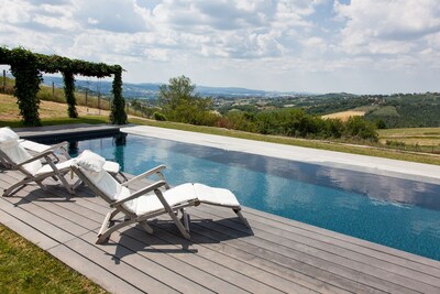 VILLA DE DISEÑO, villa de estilo moderno y de lujo con piscina privada