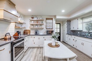 Kitchen | Keurig Coffee Maker | Knife Set | Cooking Basics