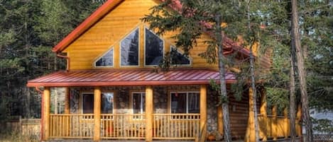 Iron Ring Log Chalet awaits your family or group's visit.