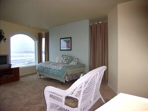 3rd Floor den with TV, 2 day beds and Sitting area. OCEAN VIEW.
