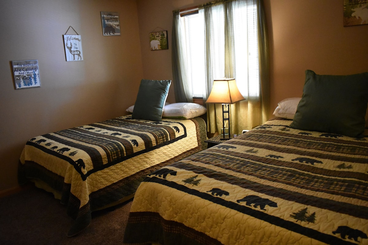 Cozy condo with private access to the Saco River