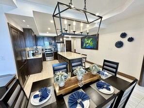 Spacious kitchen & dining area! 