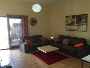 Large Dining / Living Room
3 Seater Sofa / 2 Seater Sofa / Coffee Table