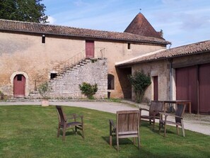 Indoor courtyard, staircase to the guards' room