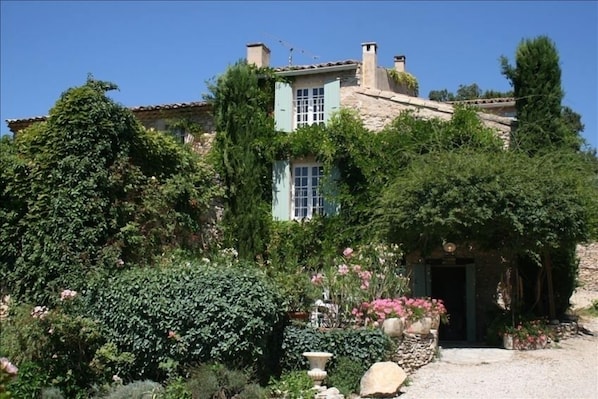 Rose Covered Entrance - Roussillon Luberon Provence Vacation Holiday Home & Pool