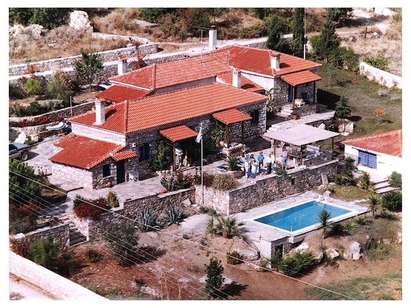 Aerial photo of 3-bed villa with pool