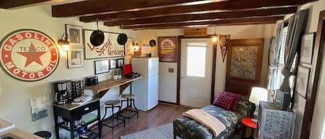 Welcome to Tiny house this cozy and so-cute tiny farmhouse, located just a few minutes from downtown Harrisonburg and quick I-81 access!