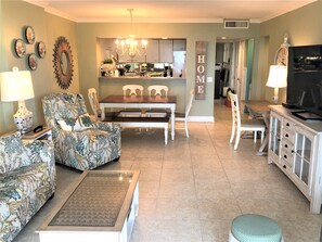 Living & dining area