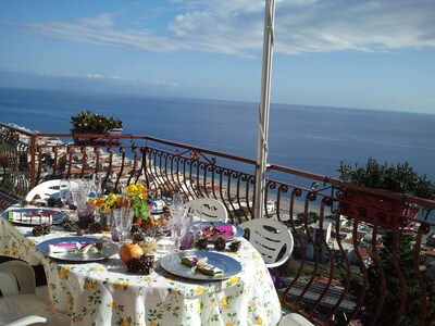 Terraza exclusiva con vistas al mar, en residencia privada, parque gratuito y wifi.