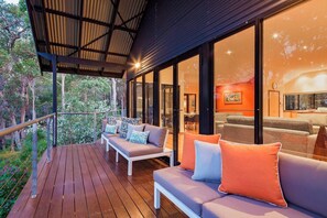 Start the morning with a quiet coffee or toast the evening with a glass of wine, nestled into the outdoor lounges while nature surrounds you.