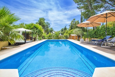 Villa Castillo Calma, recién reformado con gran nueva gran área de jardín de la piscina +