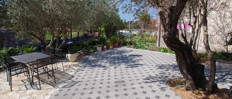 A1(7+1): garden terrace