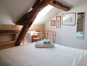 Valette double bedroom 1m80 bed