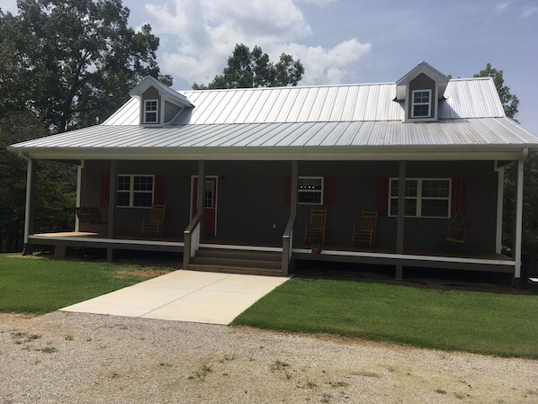 Farmhouse charm on the river