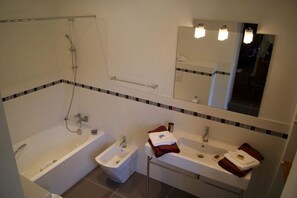 OPPEDE vacation rental prestigious farmhouse for rent 5 bathrooms