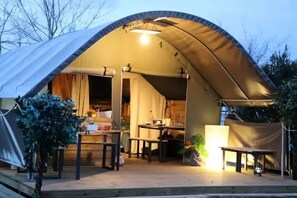 屋外ダイニングエリア