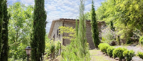 Casa Cappellino looks out over the birthplace of Michelangelo.