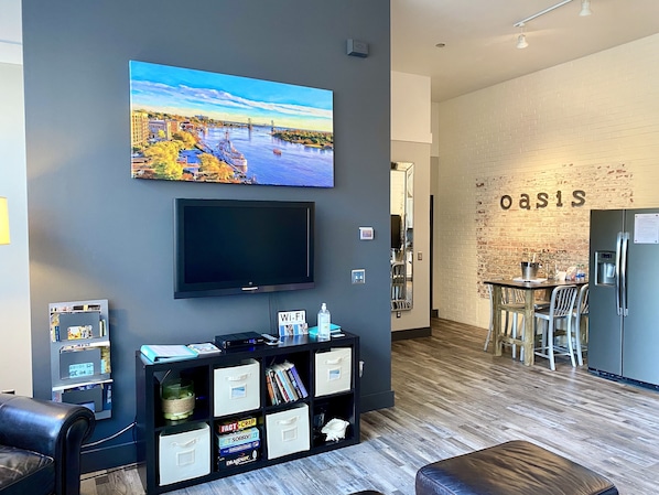 Spacious living area, 12’ ceiling, TV, cable, fast internet, Apple TV.