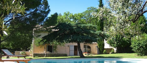 Main view of the pool and front side of the house