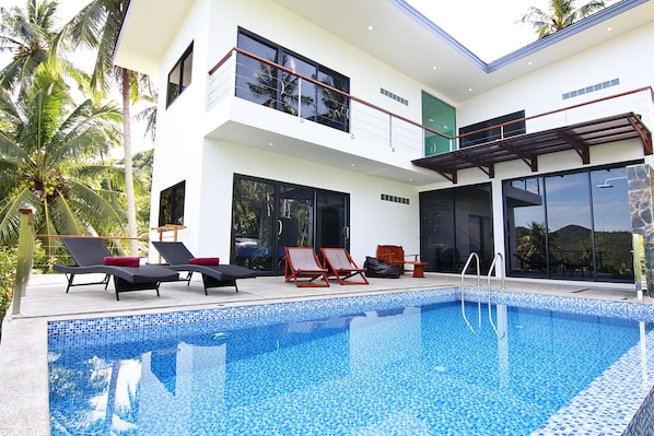 Villa with Sea View & Swimming Pool