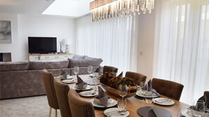 Dining/living area, Hawthorn Cottage, Bolthole Retreats