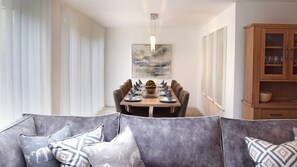 Dining/living area, Hawthorn Cottage, Bolthole Retreats