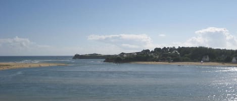 Vue mer de l'appartement, plage, marée haute.