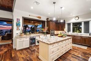 Gourmet Kitchen: Fully equipped with a Sub-Zero refrigerator/freezer, stainless steel 6-burner gas cooktop