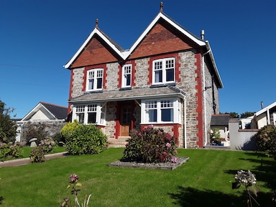 Ein viktorianisches Einfamilienhaus in halb ländlicher Lage in Cornwall. Wunderbare Aussichten.