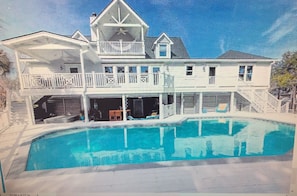 Pool, hot tub, bar
 and decks
