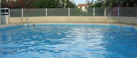 Piscine commune à la résidence. Le paradis des enfants...