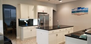 Kitchen - Large Island