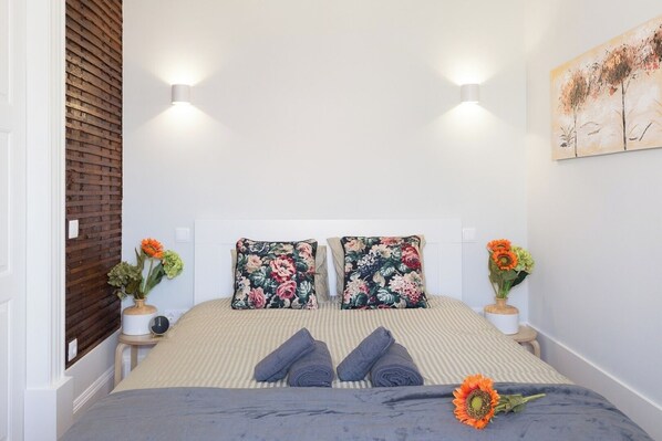You have a big double bed to have great nights of sleep after a long day.