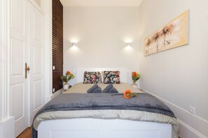 You’ll find a cosy and bright flat in the city center and which will provide you a great atmosphere.
