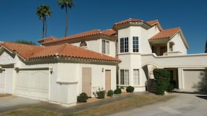 Upper level golf course villa (no one above) with garage