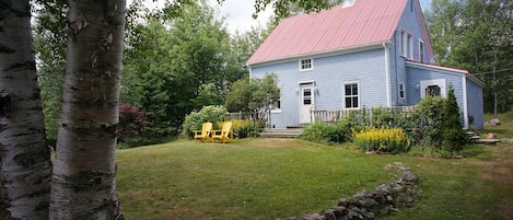 Welcome to Maggie's Place on the Cabot Trail