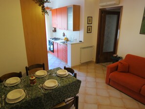 eating table for 6 persons
