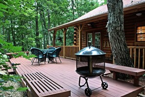 Large outdoor deck has dining for 4, bench seats, gas grill & rolling fire pit!