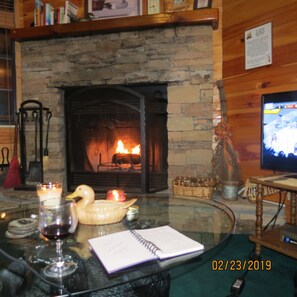 Come sit in the comfy living room and enjoy some TV and a fire in the fireplace!