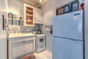 good size fridge for storing some cold refreshments