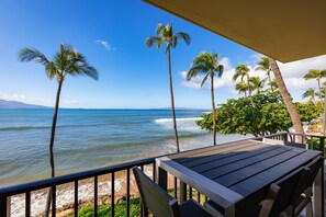 180 degree ocean views from Kana'i A Nalu 317.