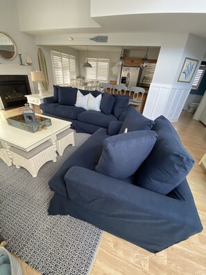Main living area with plenty of space to entertain 