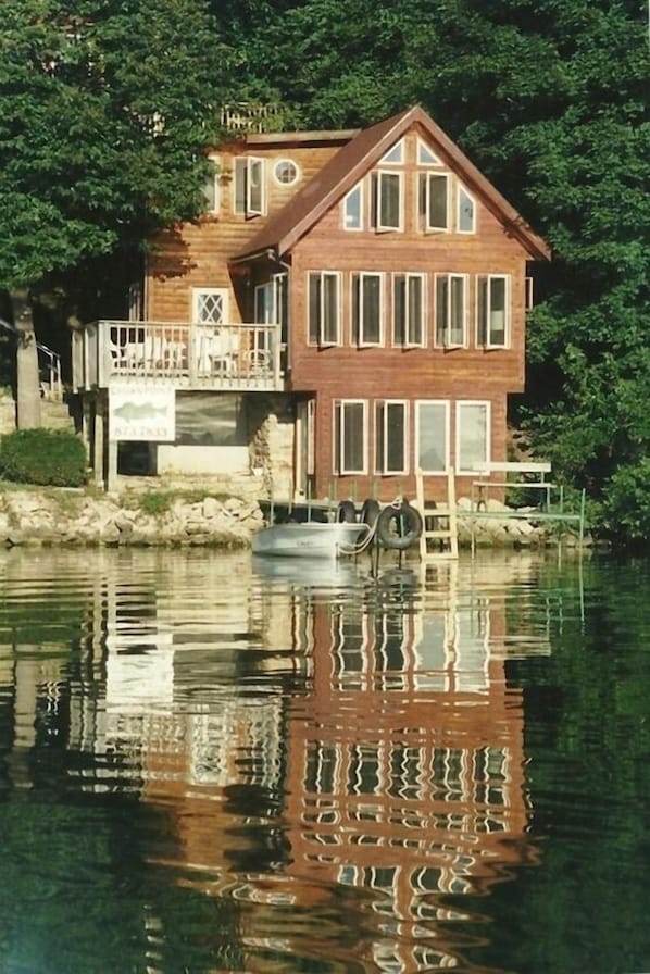 The 'Boathouse'. Three Levels Of Lakeviews. Deck and Weber Grill.