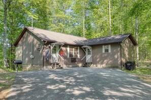 Smoky Mountain Cabin - Little Piece of Heaven - Parking area