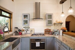 ~Easy to cook in, or hire a recommended private chef